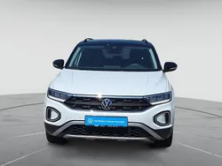 Pure white schwarz Gebraucht 2024 VW T-Roc Move SUV | 26.880 € (Guter Preis)