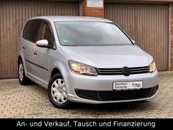 Silber Gebraucht 2015 VW Touran Trendline Van / Kleinbus | 7.999 € (Etwas zu teuer)