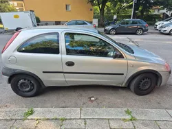 Grau Gebraucht 2001 Opel Corsa Limousine | 1.200 € (Etwas zu teuer)