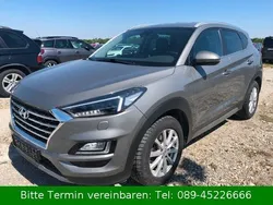 Grau Gebraucht 2019 Hyundai Tucson Premium SUV | 22.990 € (Fairer Preis)