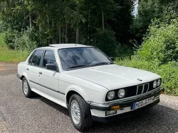Weiß Gebraucht 1986 BMW 325 Limousine | 16.600 €