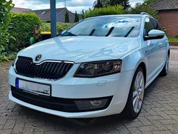 Weiß Gebraucht 2017 Skoda Octavia Joy Kombi | 13.430 € (Fairer Preis)