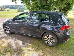 Grau Gebraucht 2018 VW e-Golf Kleinwagen | 12.000 € (Fairer Preis)