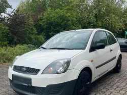 Weiß Gebraucht 2005 Ford Fiesta Kleinwagen | 850 € (Fairer Preis)