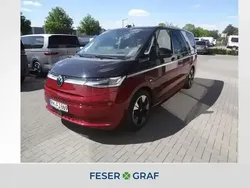 Deep black perleffekt/ fortanarot metallic Gebraucht 2025 VW Multivan Van / Kleinbus | 76.490 €