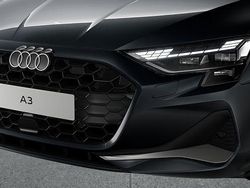 Grau Gebraucht 2025 Audi A3 Sportback Kleinwagen | 43.899 €