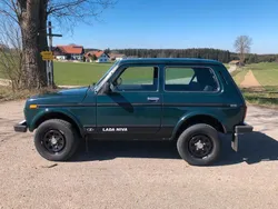 Grün Gebraucht 2011 Lada niva SUV | 4.500 € (Fairer Preis)