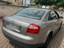 Grau Gebraucht 2001 Audi A4 Limousine | 2.000 € (Fairer Preis)