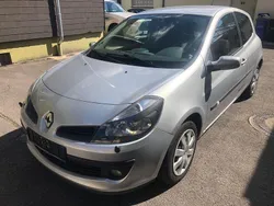 Silber Gebraucht 2007 Renault Clio II Dynamique Limousine | 2.250 € (Fairer Preis)