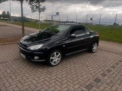 Schwarz Gebraucht 2004 Peugeot 206 CC Tendance Cabrio | 2.290 € (Fairer Preis)