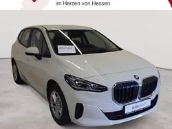 Alpinweiß Gebraucht 2022 BMW 218 Active Tourer Performance Van / Kleinbus | 23.689 € (Guter Preis)