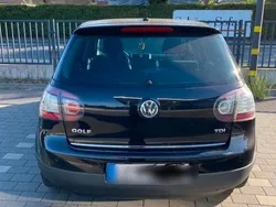 Schwarz Gebraucht 2006 VW Golf V Kleinwagen | 2.900 €