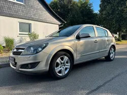 Beige Gebraucht 2008 Opel Astra Limousine | 4.100 € (Etwas zu teuer)