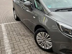 Grau Gebraucht 2017 Opel Zafira Tourer Van / Kleinbus | 11.750 € (Superpreis)