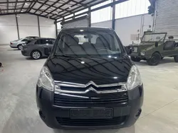 Schwarz Gebraucht 2010 Citroën Berlingo Van / Kleinbus | 4.900 € (Fairer Preis)