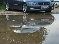 Violet Gebraucht 2004 Lexus IS200 Kombi | 6.999 €