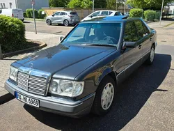 Schwarz Gebraucht 1992 Mercedes E230 Limousine | 3.950 €