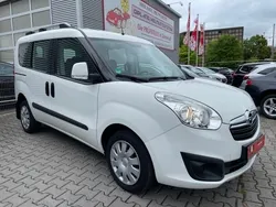 Weiß Gebraucht 2016 Opel Combo Edition Van / Kleinbus | 14.900 €