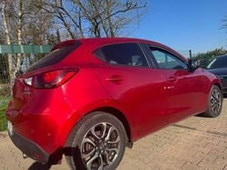 Rot Gebraucht 2015 Mazda 2 Exclusive-Line Limousine | 6.499 € (Guter Preis)