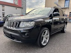 Brilliant black crystal pearl Gebraucht 2011 Jeep Compass Limited SUV | 5.390 € (Teuer)