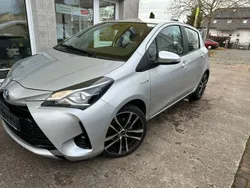 Silber Gebraucht 2017 Toyota Yaris Hybrid Edition Limousine | 13.200 € (Fairer Preis)