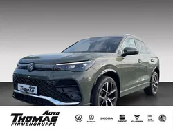 Cipressinogrün metallic (metallic) Gebraucht 2024 VW Tiguan R-line Plus SUV | 45.888 € (Teuer)
