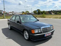 Dunkelblau unilack (904u) Gebraucht 1986 Mercedes 190 Limousine | 14.800 €