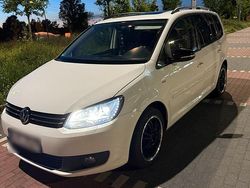 Weiß Gebraucht 2012 VW Touran Match Van / Kleinbus | 9.999 € (Teuer)