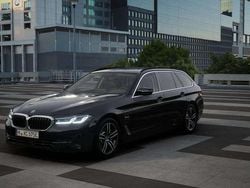 Saphirschwarz metallic Gebraucht 2022 BMW 530e Kombi | 35.455 € (Fairer Preis)