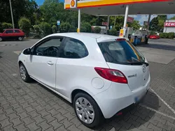 Weiß Gebraucht 2009 Mazda 2 Kleinwagen | 1.300 € (Fairer Preis)