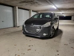 Grau Gebraucht 2011 Peugeot 208 Allure Kleinwagen | 4.500 € (Etwas zu teuer)