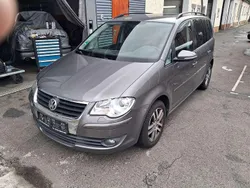 Silber Gebraucht 2010 VW Touran Highline Van / Kleinbus | 4.999 € (Superpreis)