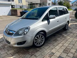 Silber Gebraucht 2013 Opel Zafira Family Van / Kleinbus | 8.200 € (Etwas zu teuer)