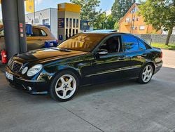Schwarz Gebraucht 2002 Mercedes E320 Avantgarde Limousine | 10.200 €