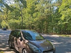 Braun Gebraucht 2010 Renault Scénic III Van / Kleinbus | 6.900 €