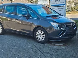 Grau Gebraucht 2014 Opel Zafira Tourer Selection Van / Kleinbus | 6.450 € (Teuer)
