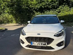 Weiß Gebraucht 2019 Ford Focus ST-Line Limousine | 11.500 € (Guter Preis)