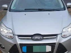 Silber Gebraucht 2011 Ford Focus Limousine | 6.350 €