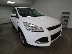 Frozen white Gebraucht 2015 Ford Kuga Trend SUV | 11.990 € (Guter Preis)