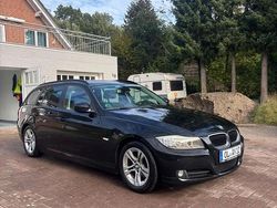 Schwarz Gebraucht 2010 BMW 320 Kombi | 6.000 €