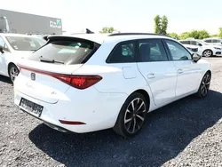 Weiß weiß Gebraucht 2021 Seat Leon ST FR Kombi | 17.742 € (Fairer Preis)