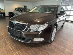 Braun Gebraucht 2012 Skoda Superb LAURIN & KLEMENT Kombi | 13.490 € (Teuer)