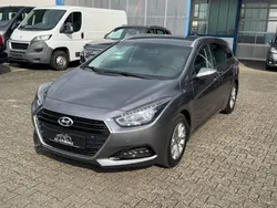 Silber Gebraucht 2015 Hyundai i40 Trend Kombi | 9.990 € (Fairer Preis)