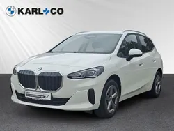 Weiß Gebraucht 2024 BMW 218 Active Tourer Luxury Line Van / Kleinbus | 28.498 € (Superpreis)