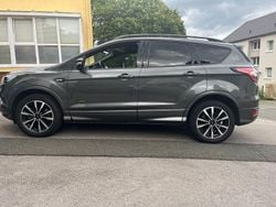 Grau Gebraucht 2018 Ford Kuga ST-Line SUV | 18.900 € (Fairer Preis)