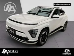 Atlas white / sol Gebraucht 2024 Hyundai Kona Prime SUV | 33.924 € (Superpreis)