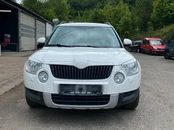 Weiß Gebraucht 2012 Skoda Yeti SUV | 10.999 € (Etwas zu teuer)