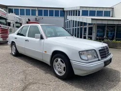 Weiß Gebraucht 1993 Mercedes E200 Limousine | 9.900 €