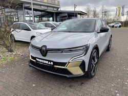 Rafal grau metallic dach schwarz (metallic) Gebraucht 2022 Renault Mégane IV Iconic Limousine | 29.970 € (Fairer Preis)