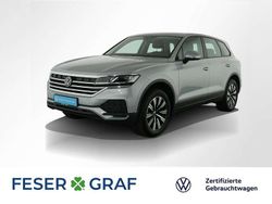 Oyster silver metallic Gebraucht 2024 VW Touareg Basis SUV | 53.940 € (Superpreis)